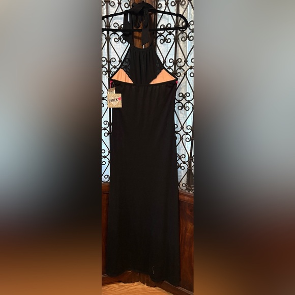 Derek Black and Pink Garment - Picture 3 of 5